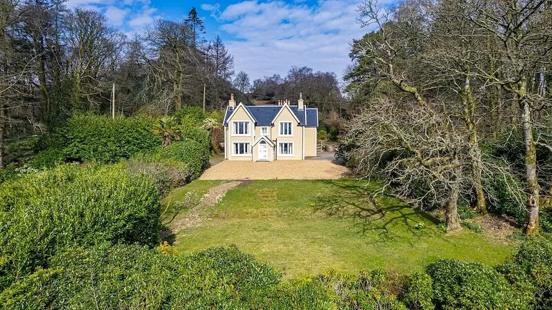 Ornockenoch House -  a house that sleeps 14 guests  in 7 bedrooms