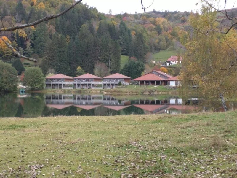 The Caravans Lac des Graves