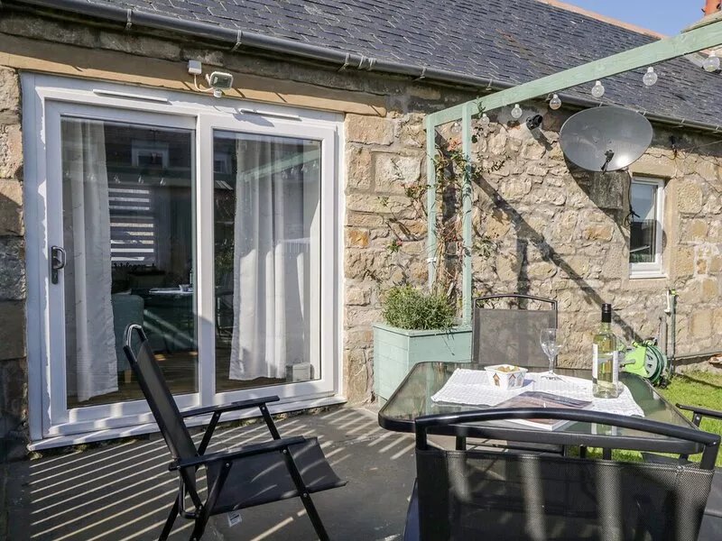 WEE WICKIE, pet friendly, character holiday cottage in Lossiemouth