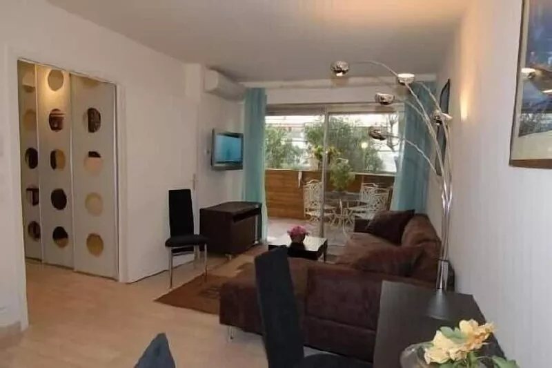 In the heart of Cannes, beautiful apartment + large terrace, ideal for