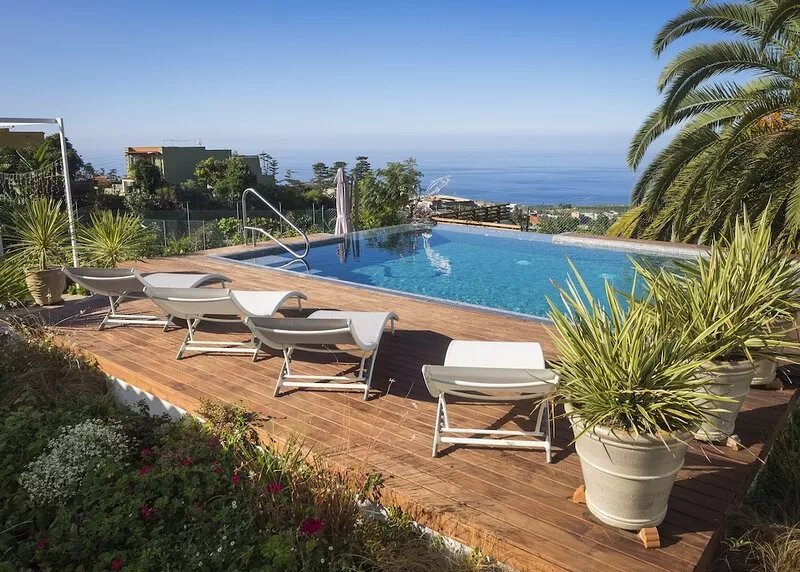 Very private and quiet villa with stunning views.