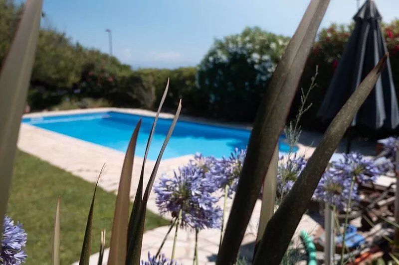 Private Guest House on Cap d'Antibes with sea view, Pool and parking !