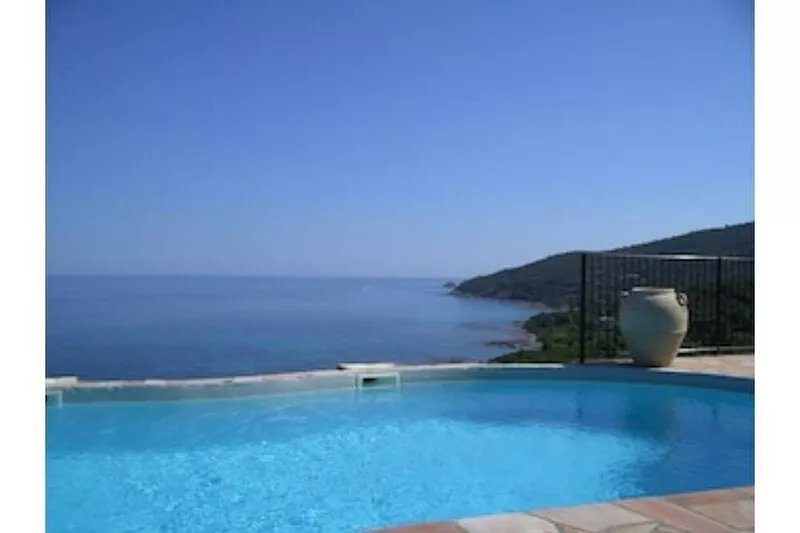 Charming villa with swimming pool and exceptional sea view