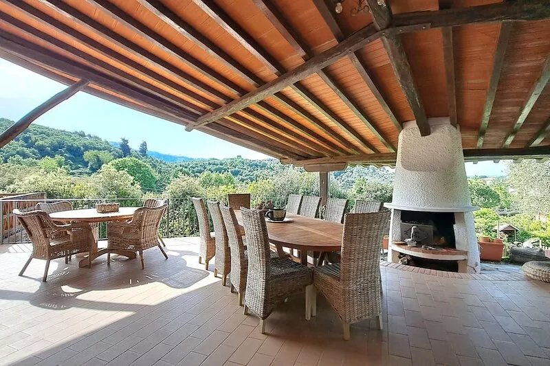Villa Veranda, big private pool in relaxing green hills just 4 km from the beach