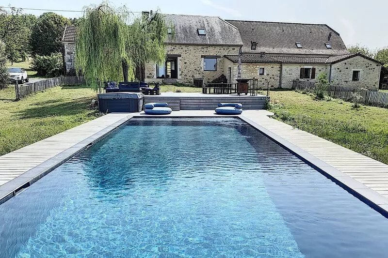 Large property with two houses - Périgord noir, heated swimming pool, SARLAT