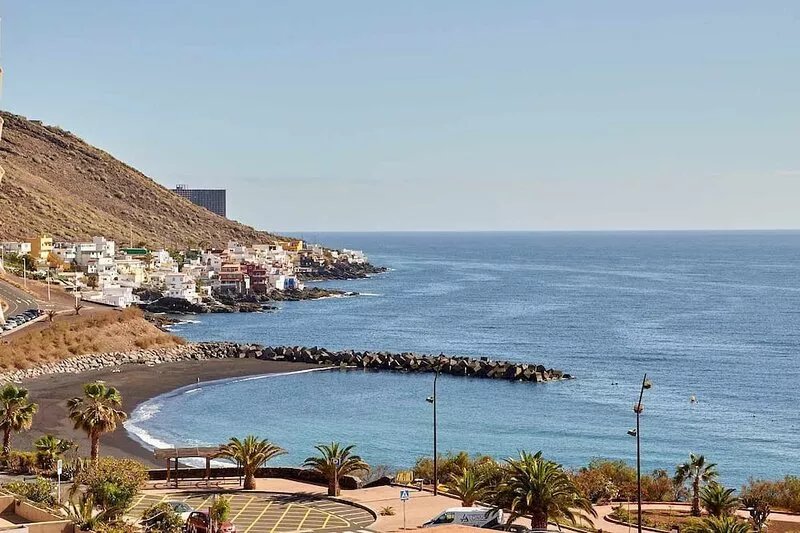 Beautiful holiday home with sea views +beach+WIFI