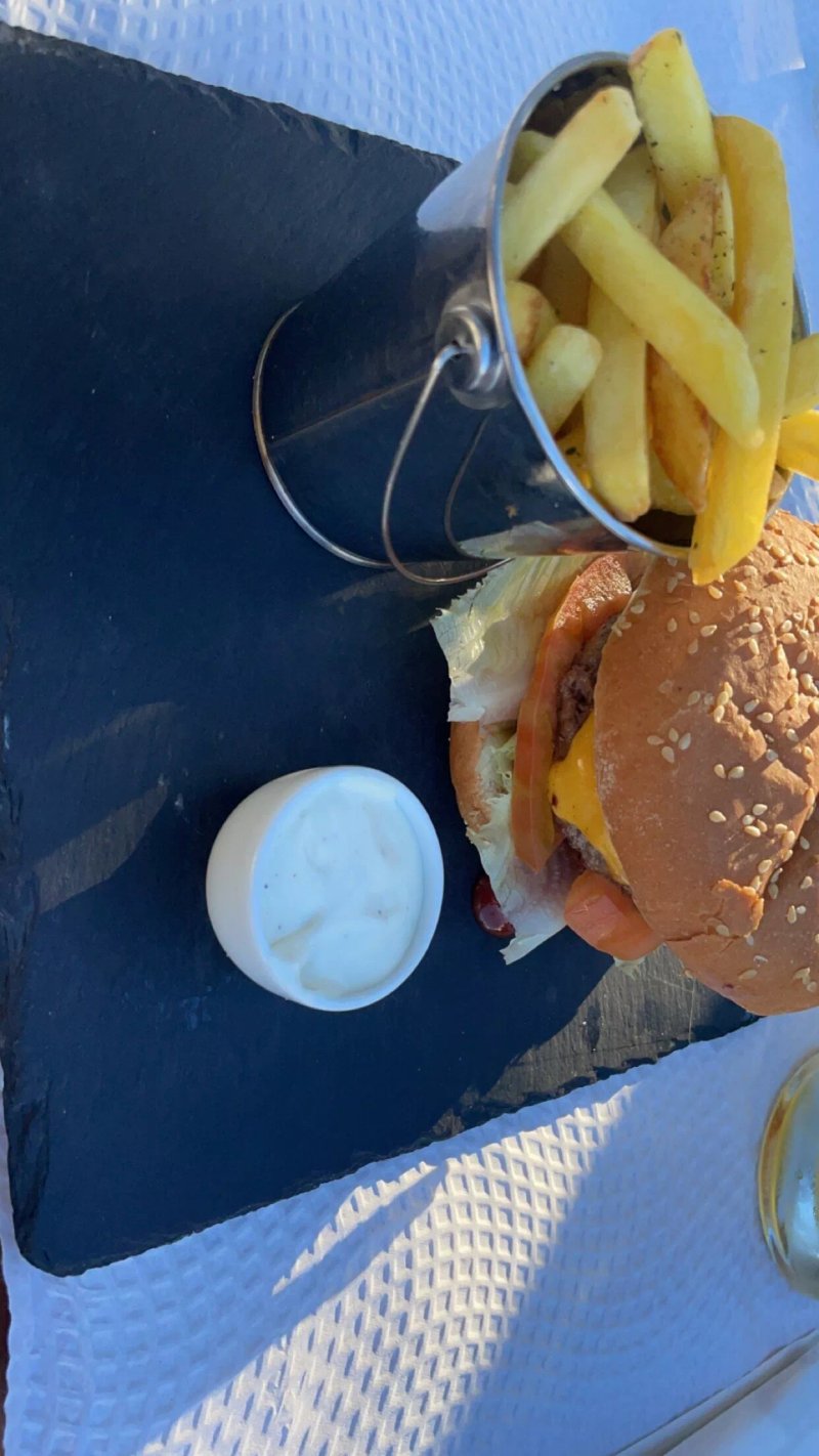 Burgers & Sports