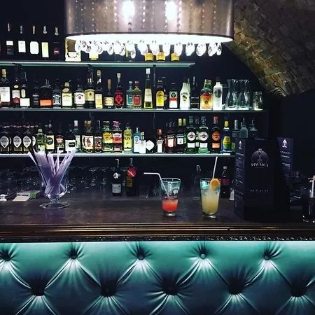 Stara Piwnica - cocktail & music bar