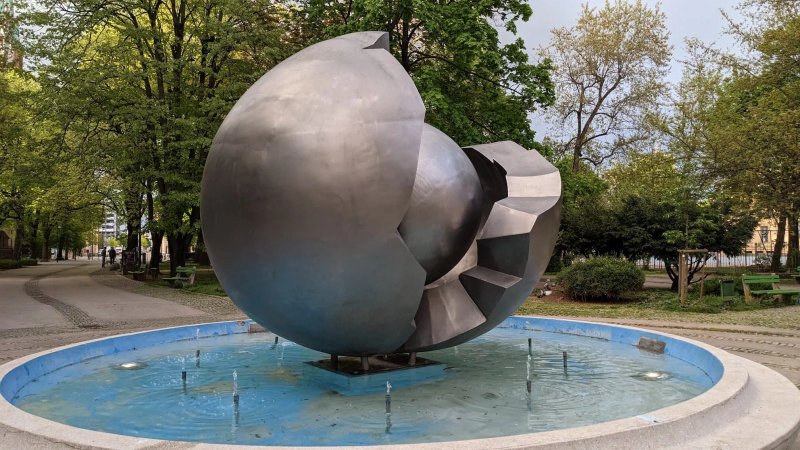 Vodnjak Jedro (Core Fountain)