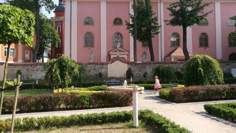 Dlugi Dom