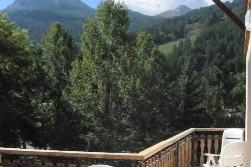 Apartment in a 3-bedroom CHALET with quality amenities at the foot of the slopes