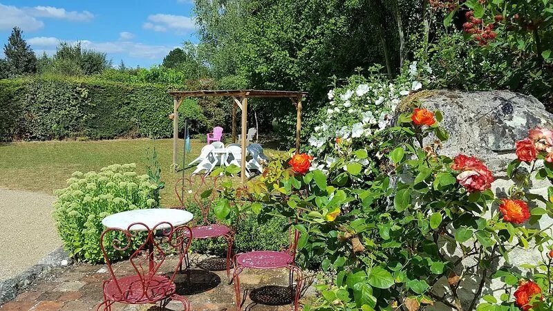 Old charming Touraine house, completely renovated, surrounded by trees and
