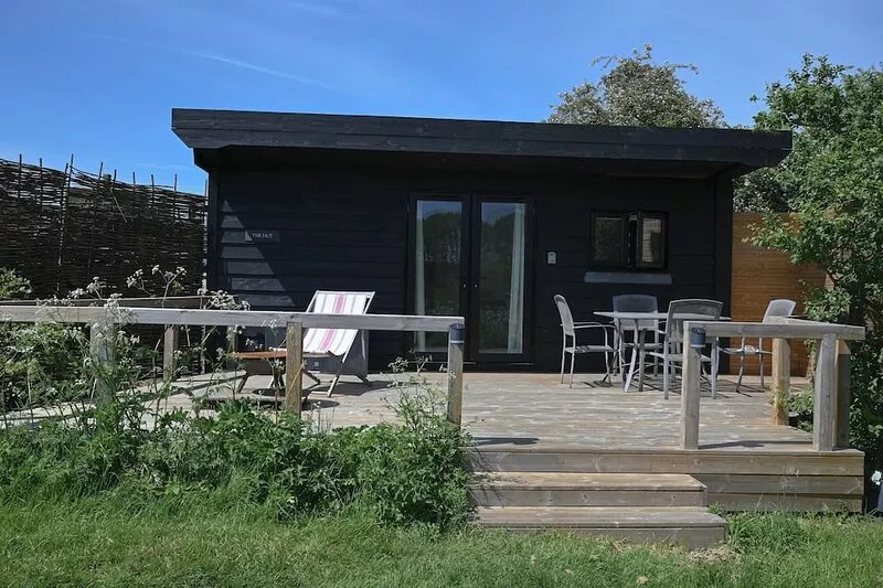 The Hut - Luxury hideaway with views across the farm