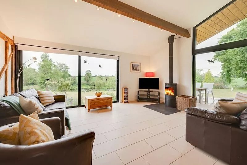 Lake Farm Barn - Three Bedroom House, Sleeps 6