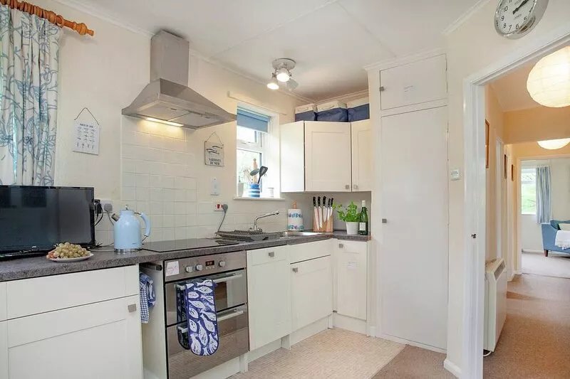 A spacious bungalow for four overlooking a wooded valley with its own garden.