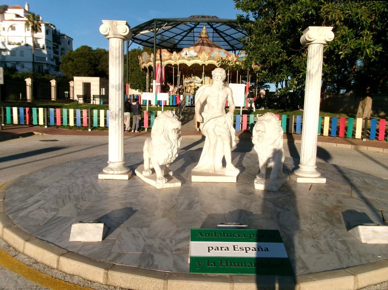 Column's Of Hercules Statue
