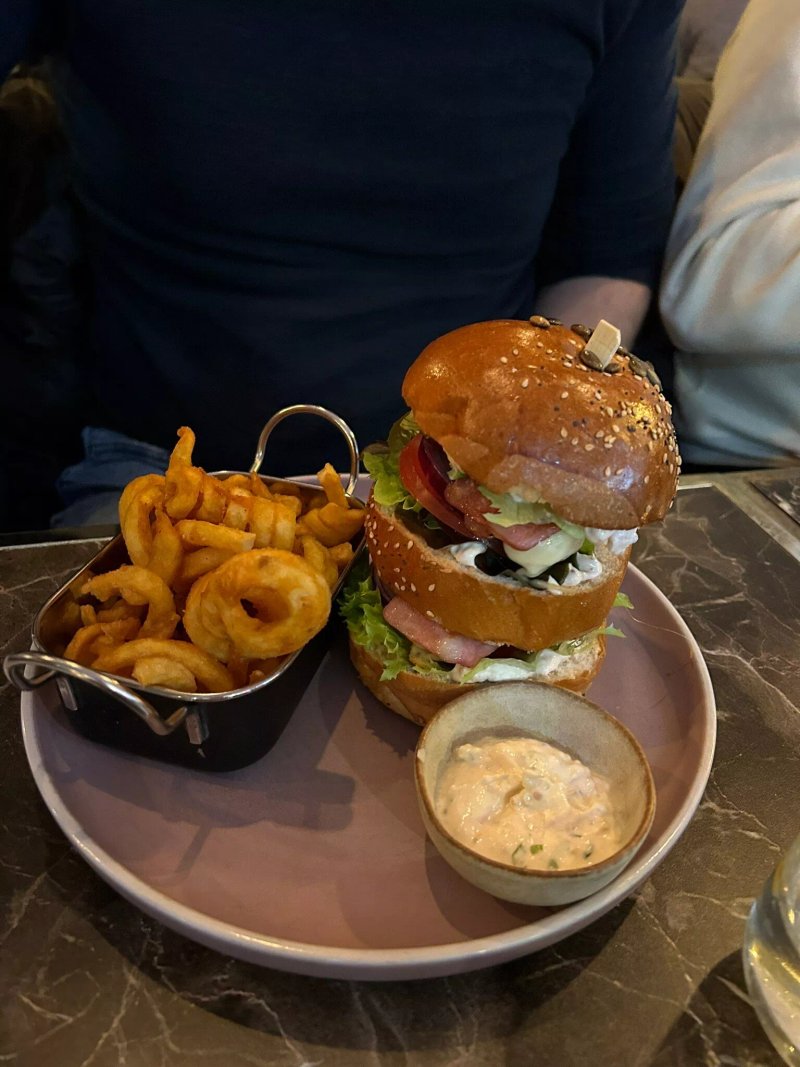 Craft Burgers, Beer & More