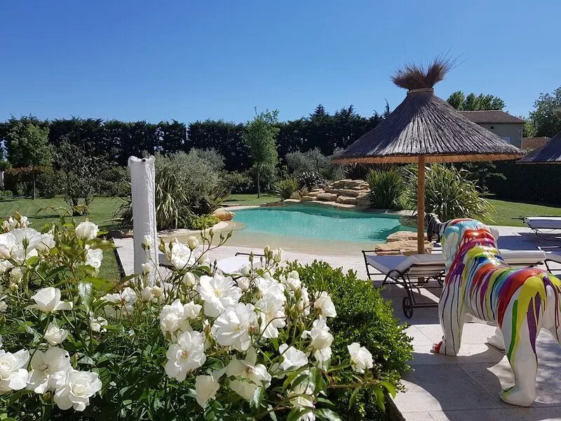 Provencal country house with heated freeform pool