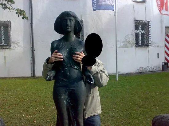 Biga Skulptur Wagenlenkerin