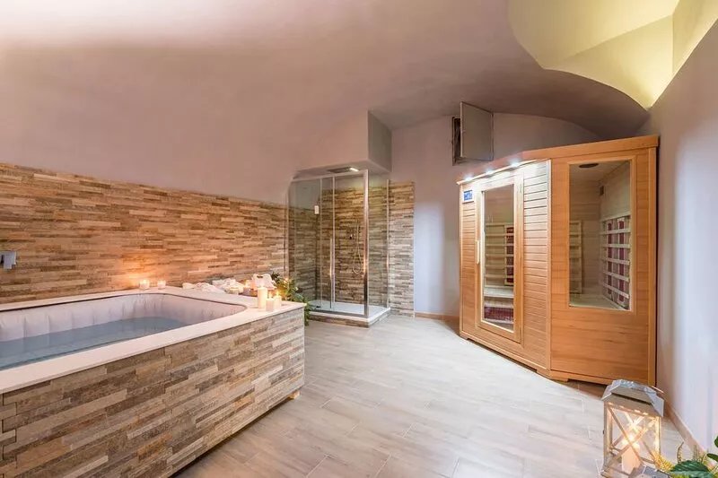 2 Apartments in Campo de Fiori with gym, SPA and Jacuzzi
