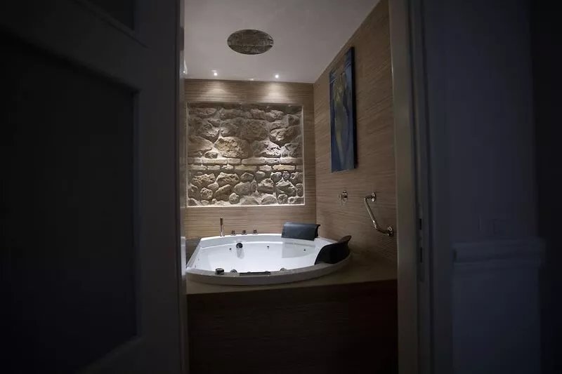 ROME BOUTIQUE APARTMENTS luxurious, just minutes from downtown and the Vatican.