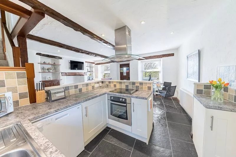 Mill Cottage - sleeps 2, dog friendly, peaceful with parking