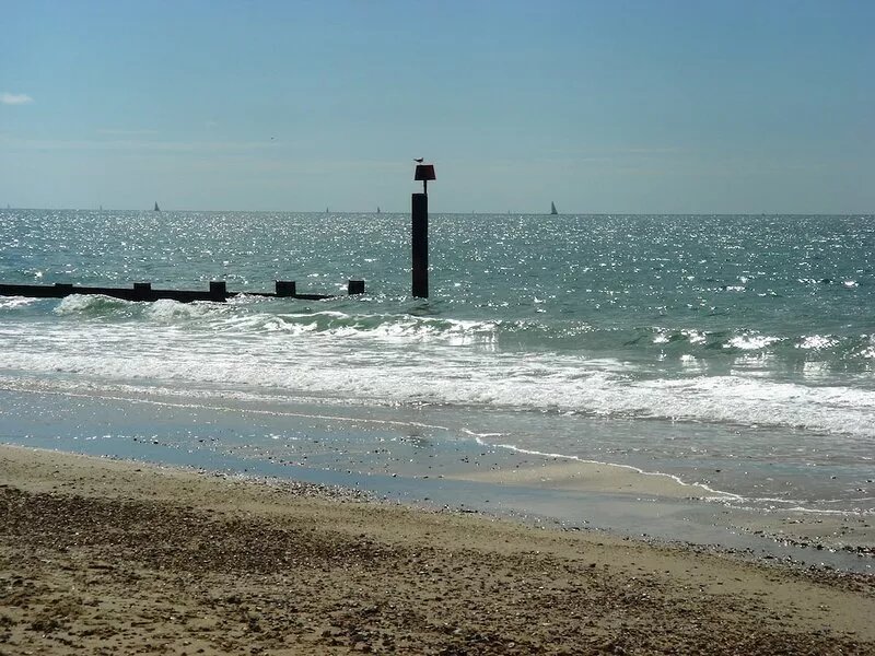 Luxury refitted ground floor two bed/two bath apartment close to Boscombe beach