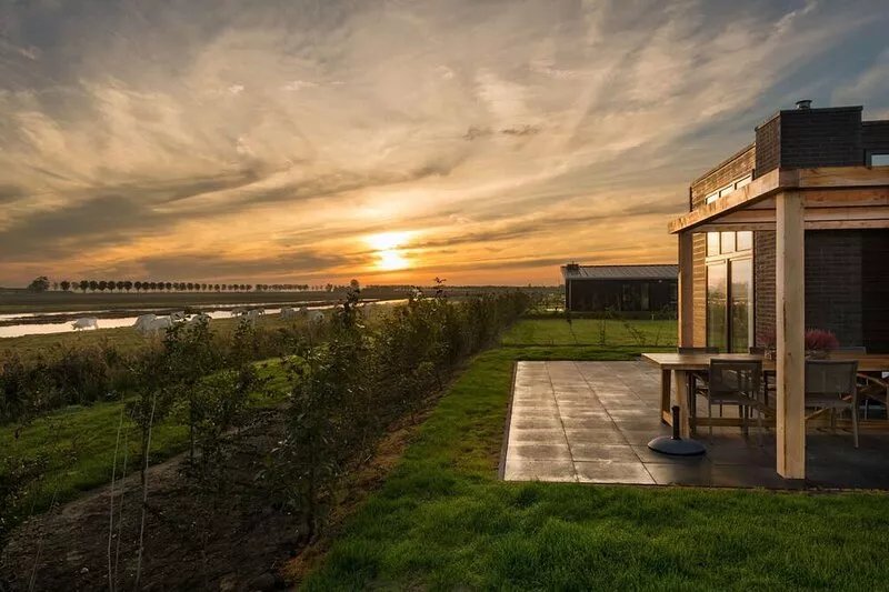Sustainably built, 2 bathroom bungalow, in 2 nature reserves