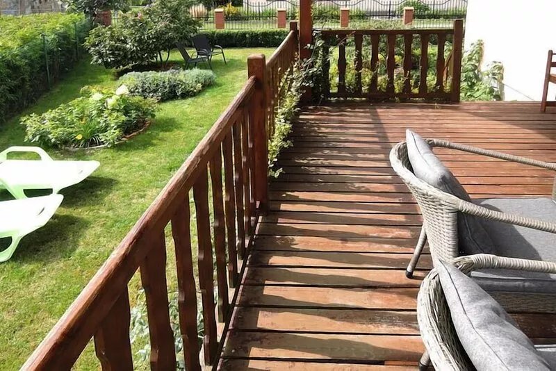Large holiday home with a great, fenced garden, Dargobadz