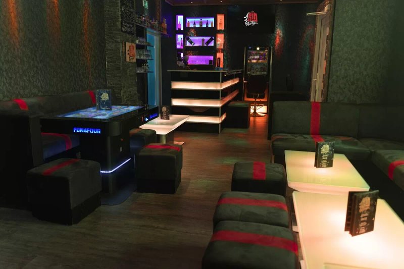 Ginis Lounge