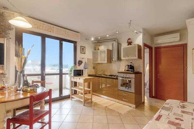 Apartment 'La Leopolda' with Balcony, Wi-Fi and Air Conditioning