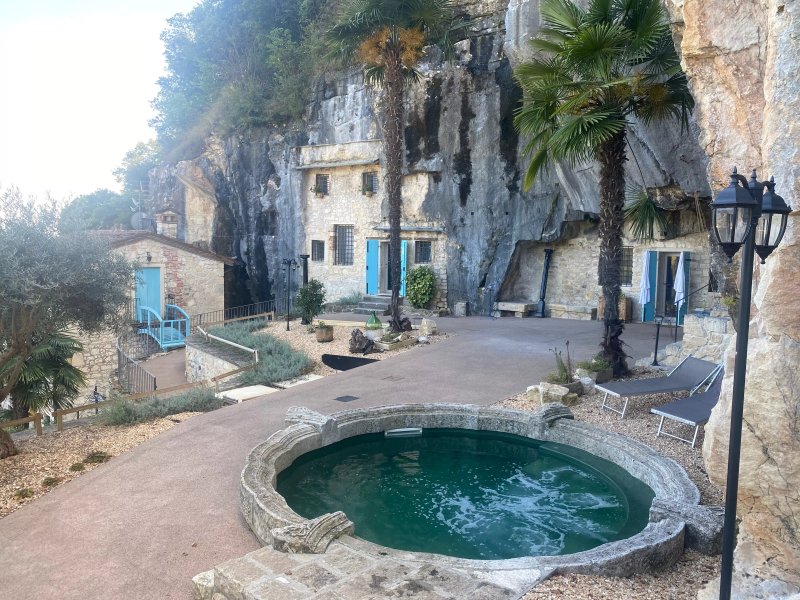 Chez Les Grotte