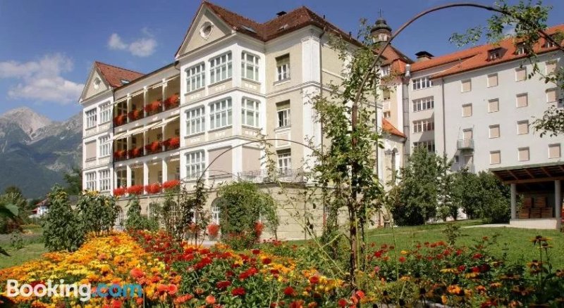 Kreuzschwestern Hall