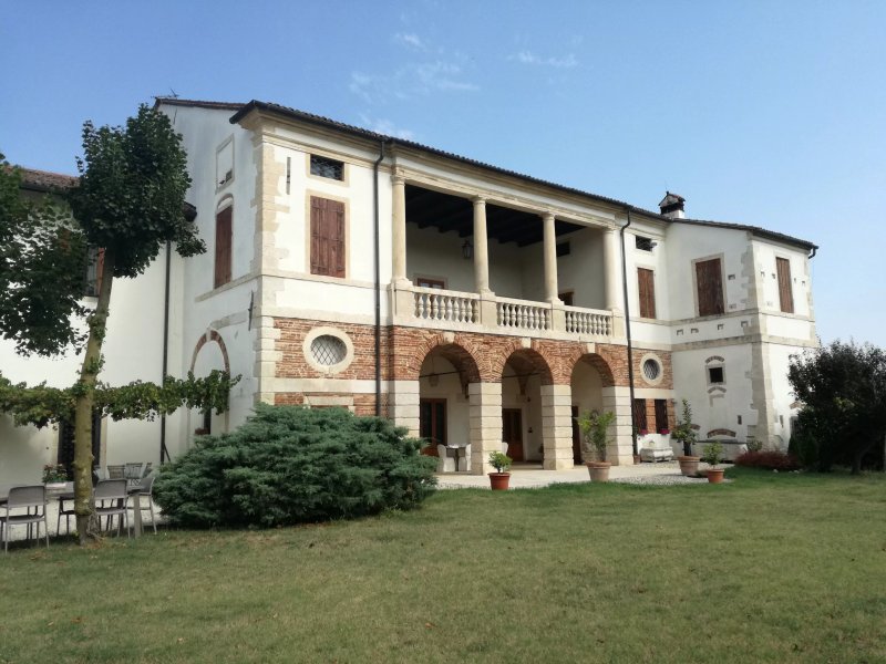 Relais Villa Gozzi B&B