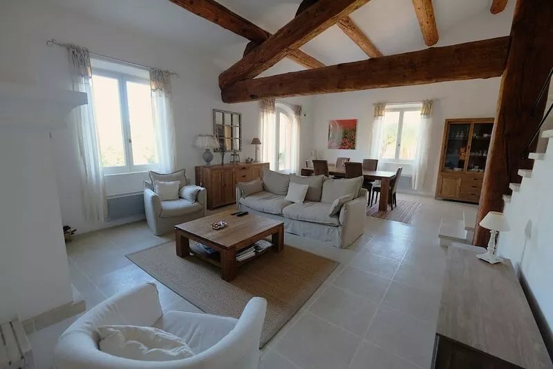 In Roussillon, beautiful  and charming villa with swimming pool and  nice View