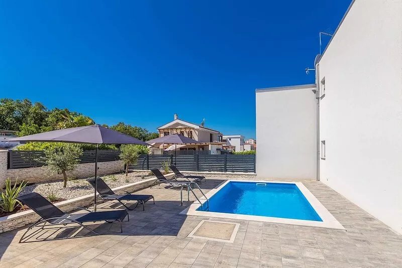 Holiday house SUNLIGHT with heated pool