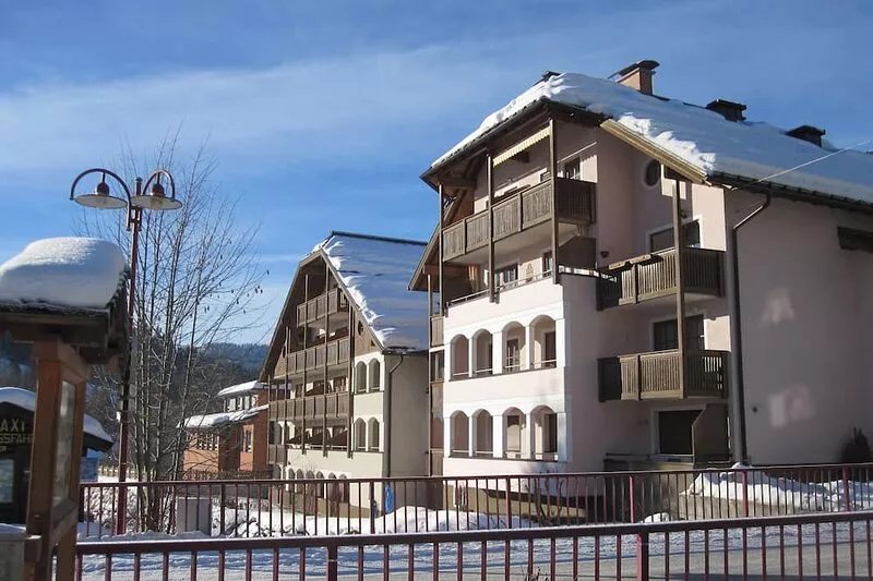 Sunny apartment within walking distance to the slopes