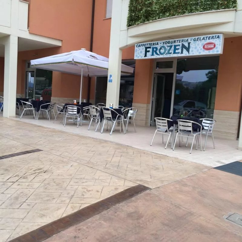 Frozen Bar gelateria yogurteria creperia