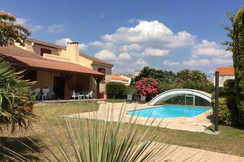 Luxury villa, beautiful swimming pool and wooded grounds. With Wifi.