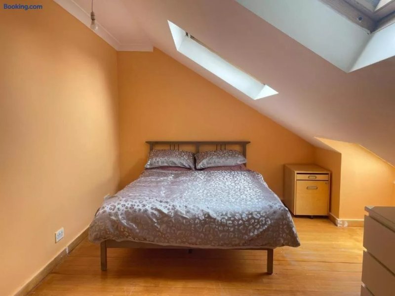 Private Room - Direct Travel Central Heathrow