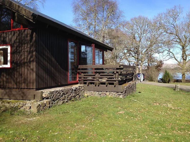 Cosy cabin with open views of Loch Awe.