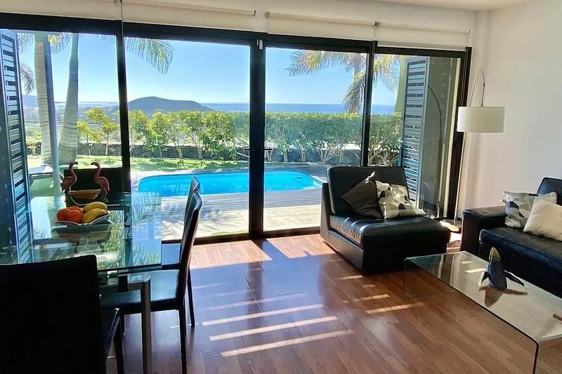 Stunning views, Aircon & Speedy Wi-fi! Top Location.