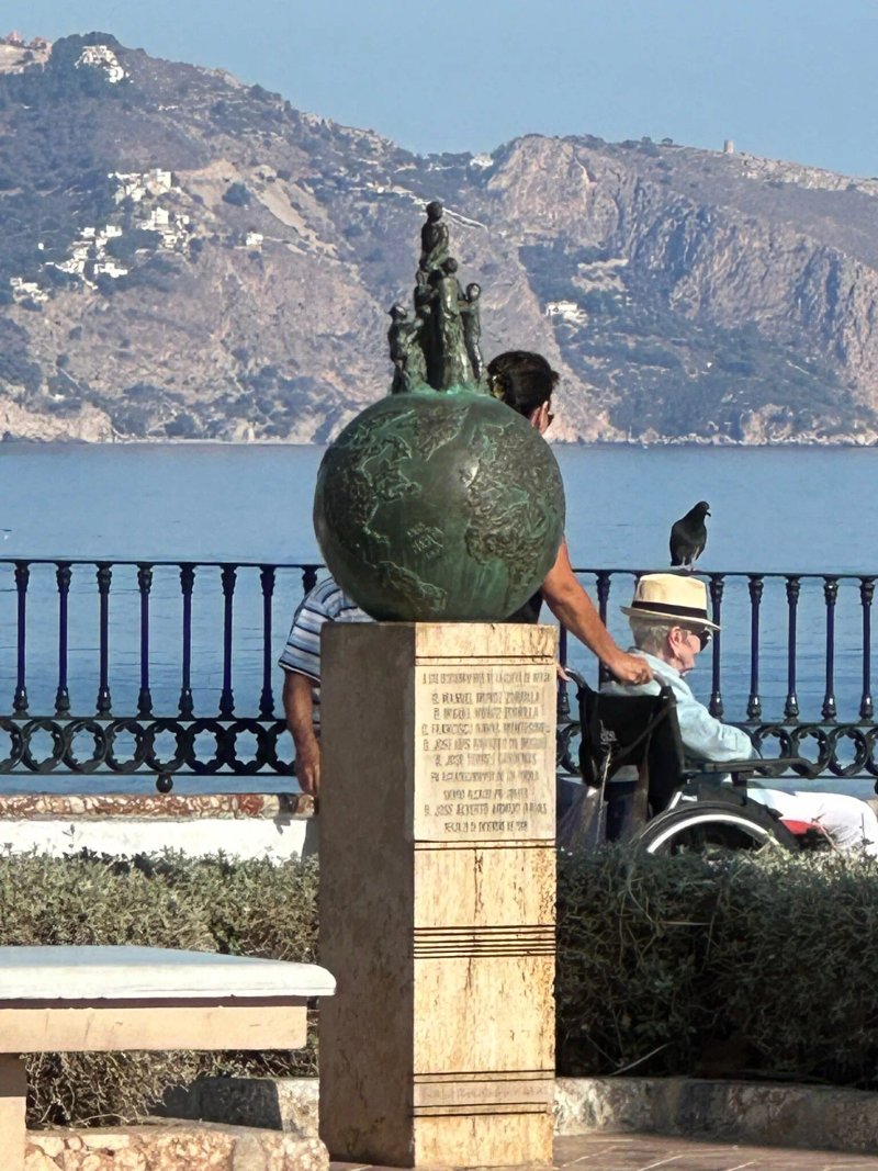 Monument to the Boys who found the Caves of Nerja