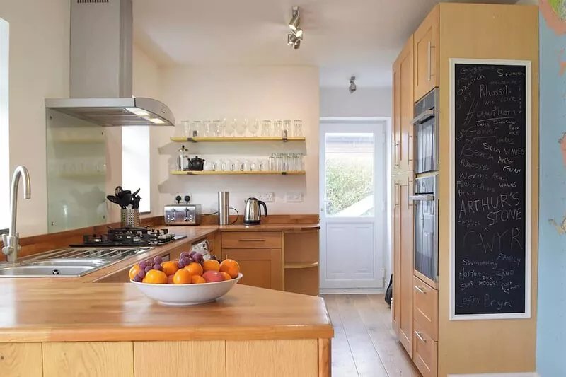 4 bedroom accommodation in Gower