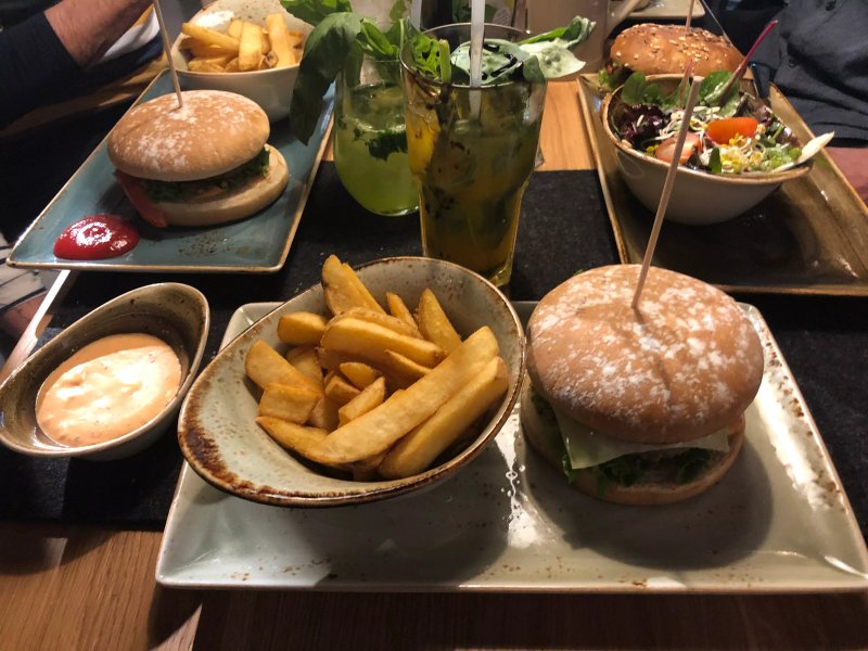 HANS IM GLUECK Burgergrill & Bar