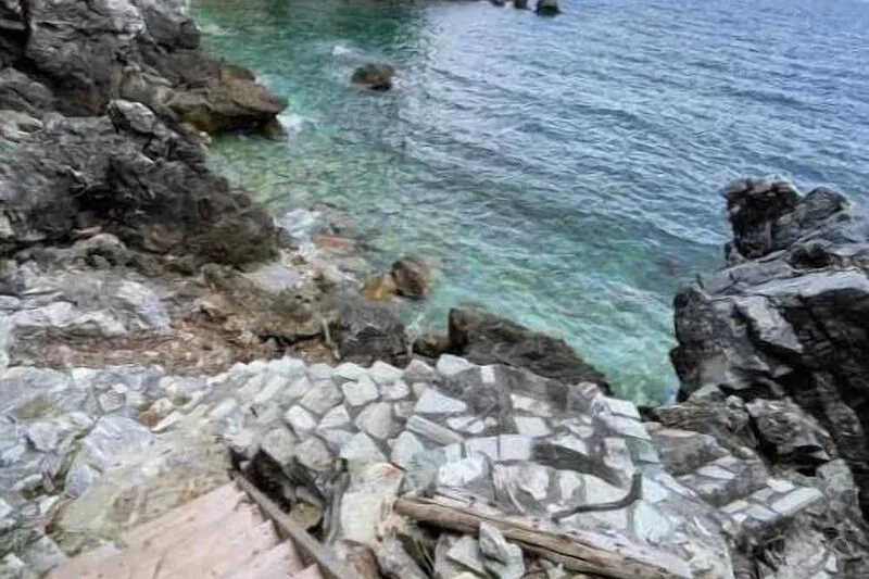 Anna’s Horizon in Damouchari Villa with private access to the sea