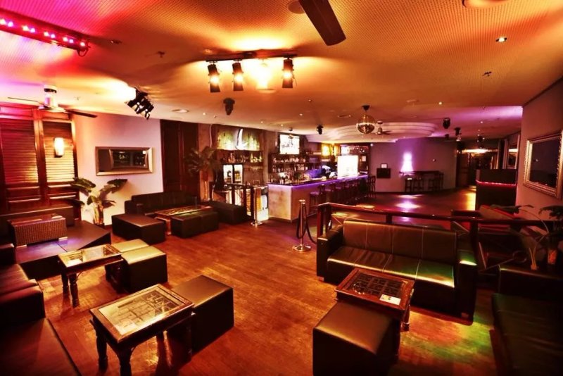 Le Colony Lounge Bar