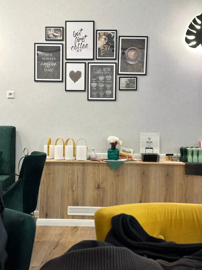 Divino Cafe & Wine Bar