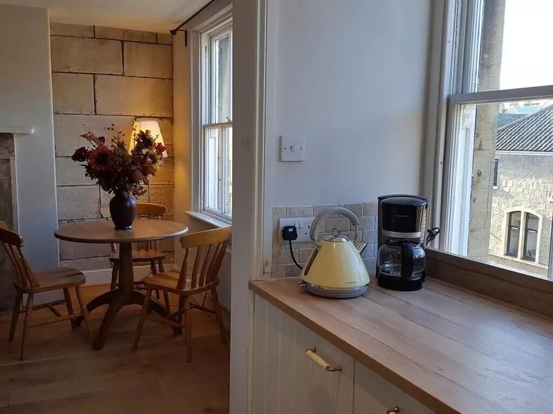 Suite-Connected-Private-Bathroom-City-ViewTopFlat1