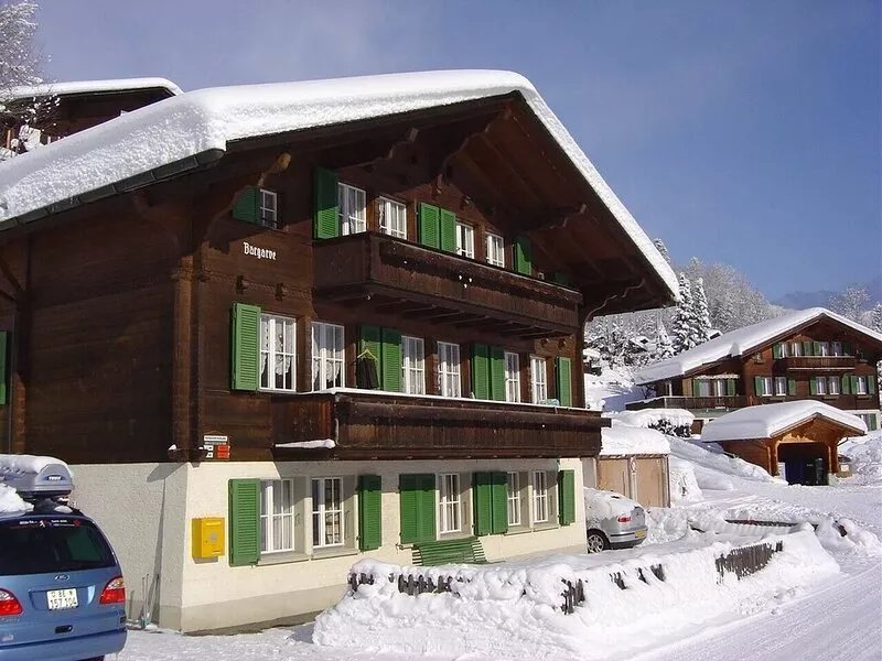 quiet location, directly at the ski school with view to the Eigernordwand